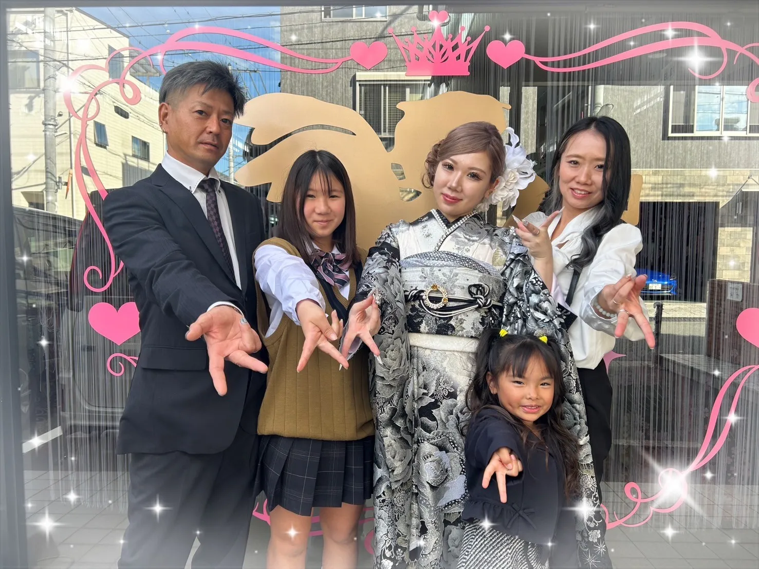 成人式　振袖　前撮り撮影会　モード系　黒/シルバー(銀色)　バラ柄　一番人気　派手　ギャル振袖　目立つ　キラキラスワロフスキー付き　ゴージャス　ぴょな
