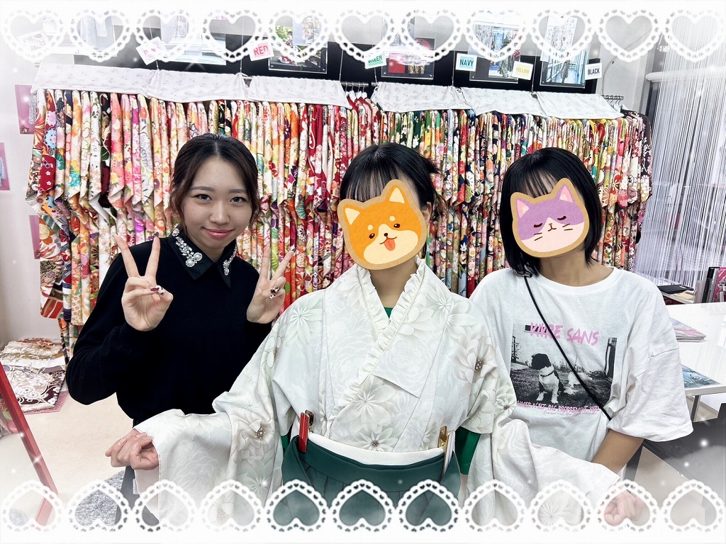 袴　レンタル　奈良　玉城ティナ×紅一点ブランド袴　ベージュ/淡い色/くすみカラー　乱菊柄　おしゃれ　可愛らしい　トレンド