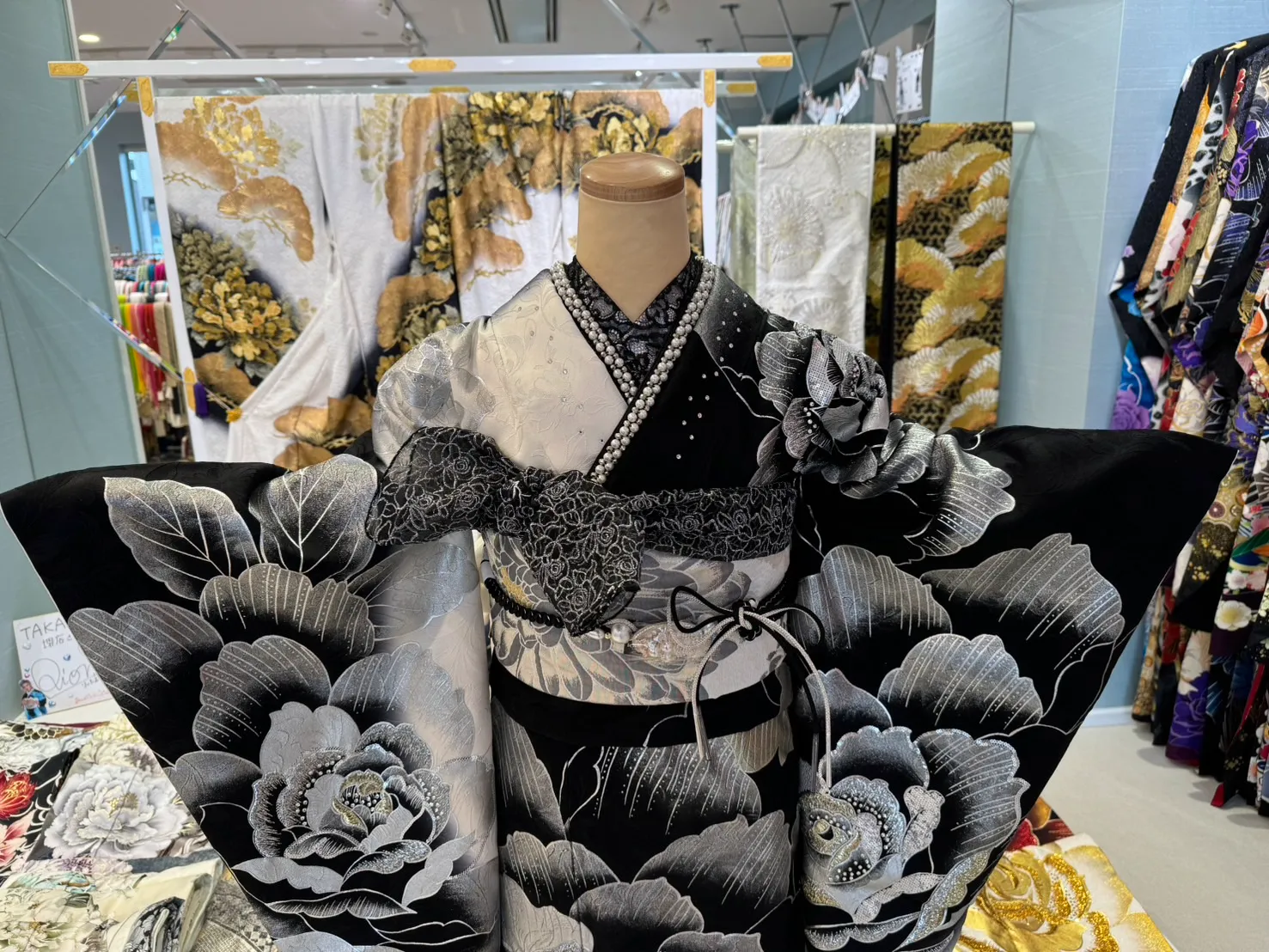 TAKAZEN　タカゼン　成人式振袖　振袖レンタル　ギラギラ　キラキラ　モード　黒シルバー　ギャル