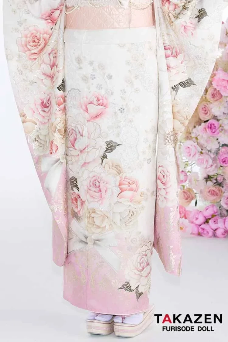 TAKAZENのレンタル振袖 ヘップバーンコスメカラー 白/ピンク 薔薇柄 一番かわいい スワロフスキー/パール付き ガーリー キルティング帯 おしゃれ 姫系 香音【通販可】26001