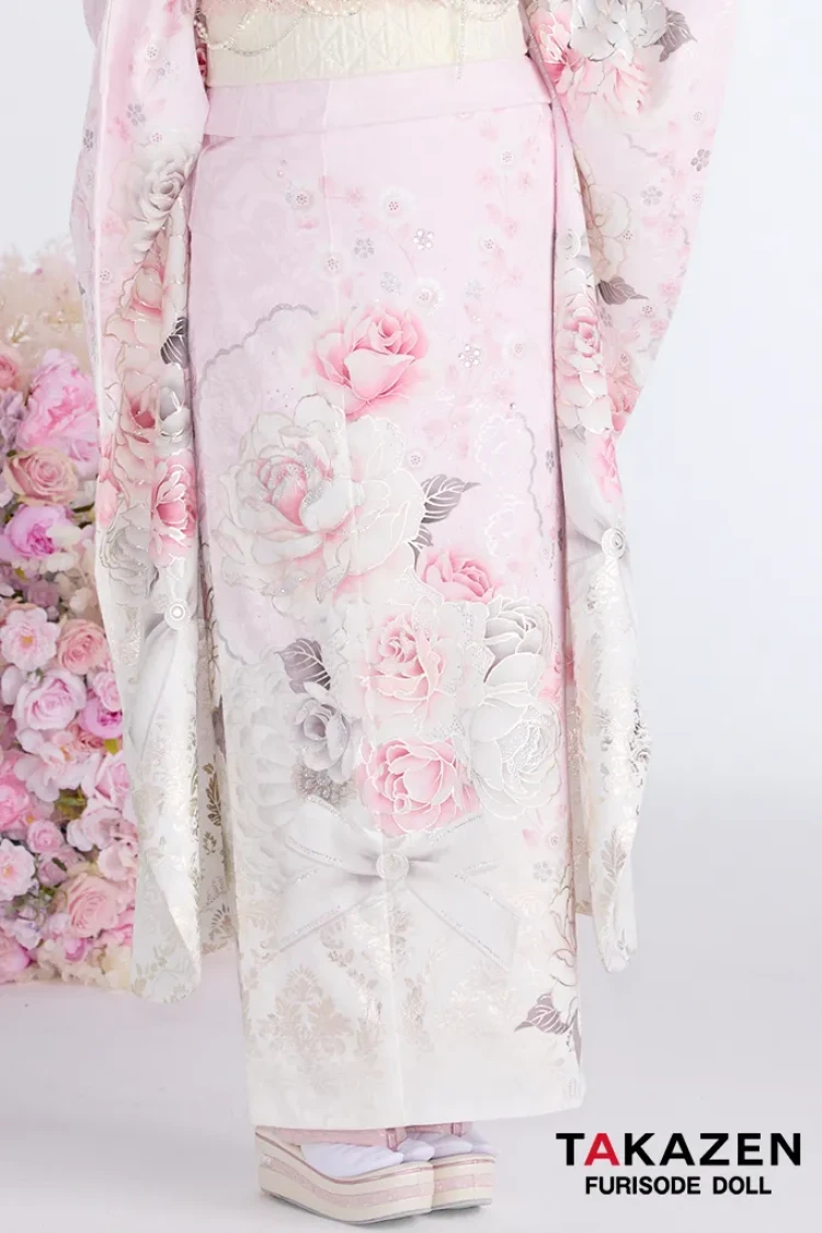 TAKAZENのレンタル振袖 ヘップバーンコスメカラー ピンク バラ柄 甘めガーリー スワロフスキー/パール付き あざとかわいい 量産型 レースインナーコーデ 香音【通販可】26002