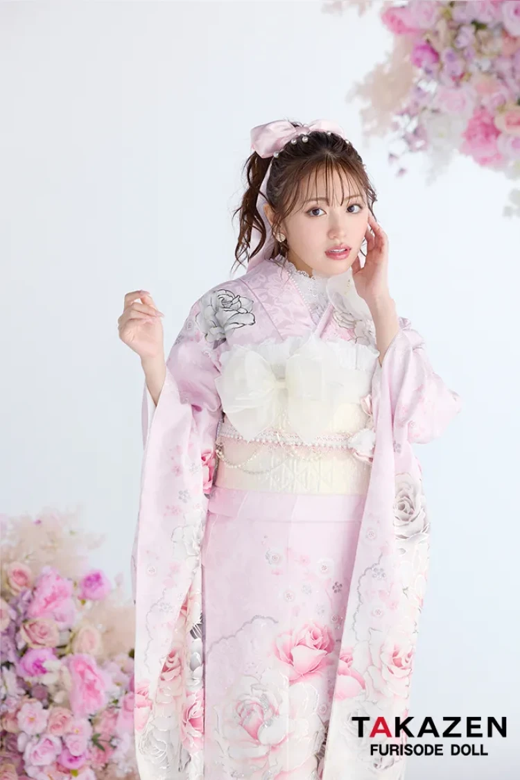 TAKAZENのレンタル振袖 ヘップバーンコスメカラー ピンク バラ柄 甘めガーリー スワロフスキー/パール付き あざとかわいい 量産型 レースインナーコーデ 香音【通販可】26002