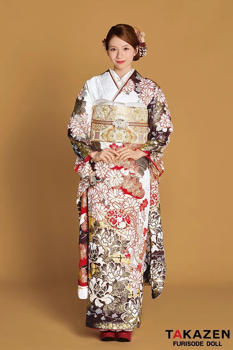 TAKAZENのレンタル振袖 プレミアム古典柄振袖　滝泰/最高級金彩刺繍絞り友禅　赤/金　鞠柄/牡丹柄　大人っぽい　絞り　白宮みずほ【通販可】26040