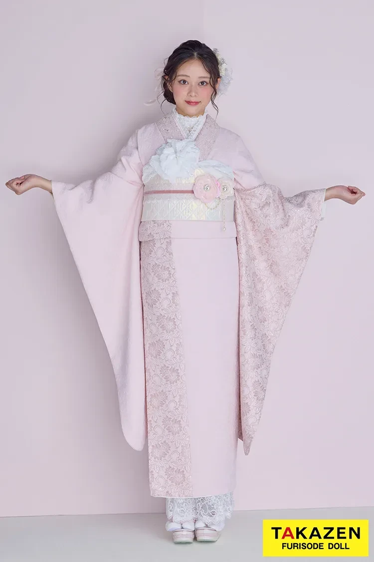 TAKAZENのレンタル振袖 くすみカラーガーリー ピンク/淡い色 無地 レース/ジャガード生地 かわいい振袖 フェミニン 量産型 レースインナーコーデ 佐藤不二子【通販可】26055