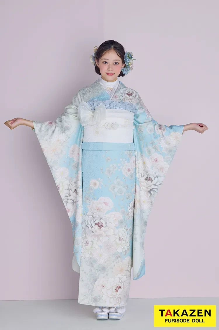 TAKAZENのレンタル振袖 くすみカラーガーリー 水色/アイスブルー/淡い色 牡丹柄 かわいい 流行 おしゃれ リボン小物コーデ 綺麗 佐藤不二子【通販可】26058