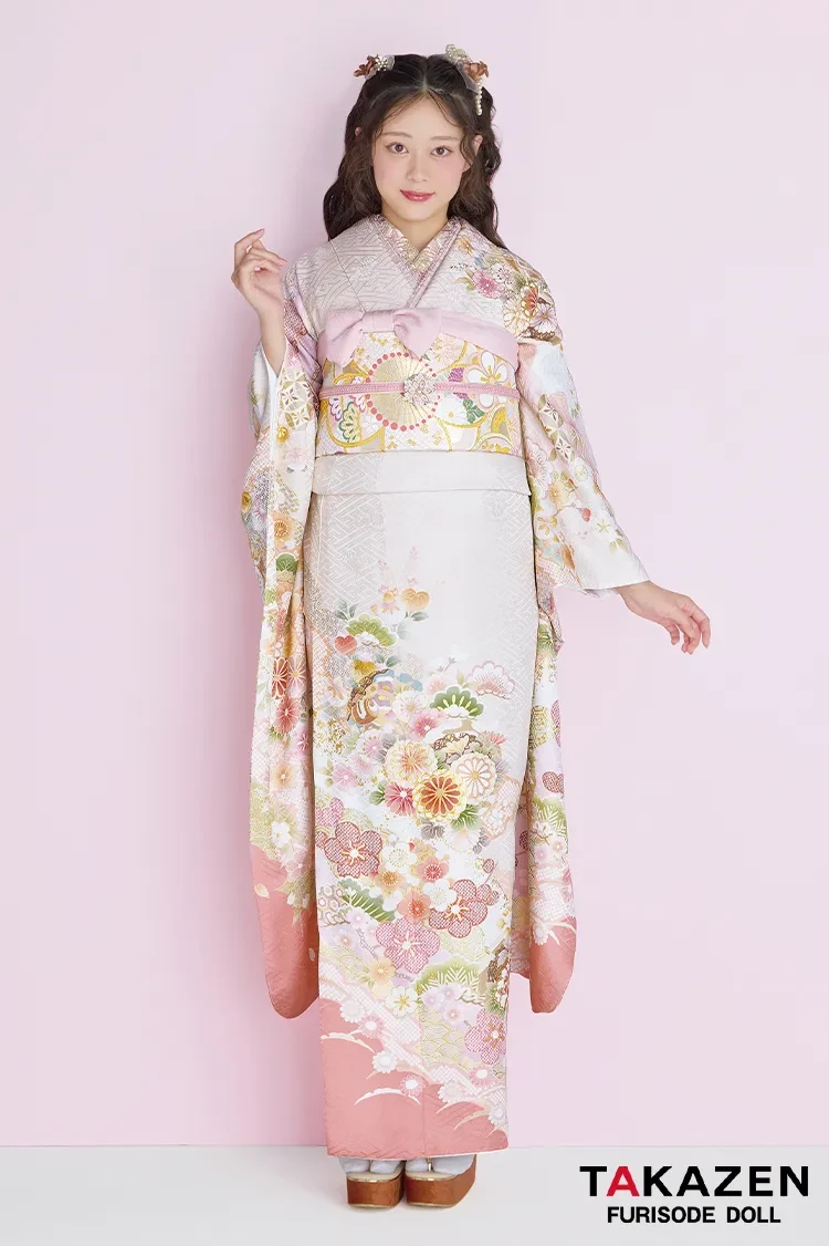 TAKAZENのレンタル振袖 くすみカラー古典 サーモンピンク/ピンクベージュ 菊柄/梅柄 かわいい 清楚 おしとやか 上品 佐藤不二子【通販可】26061