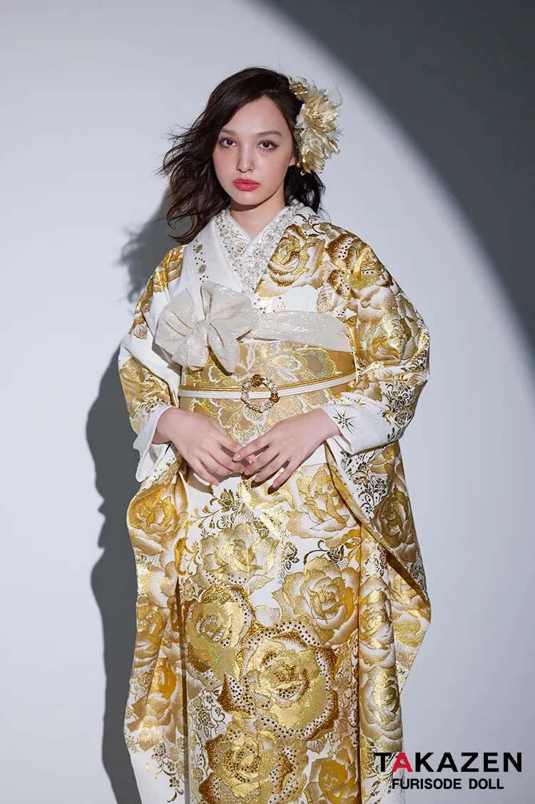 TAKAZENのレンタル振袖 モード系 白金/ゴールド 薔薇柄 ゴージャス キラキラ振袖 スワロフスキー付き 派手 一番目立つ セクシー ラグジュアリー 香川るな【通販可】26074