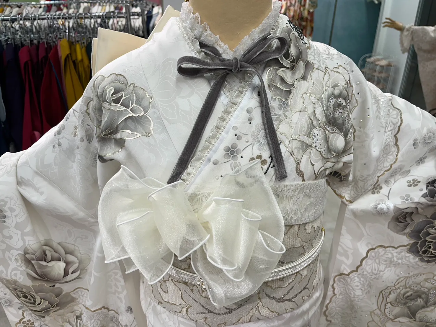 成人式　振袖　前撮り撮影会　コスメカラー　白黒　刺繍衿