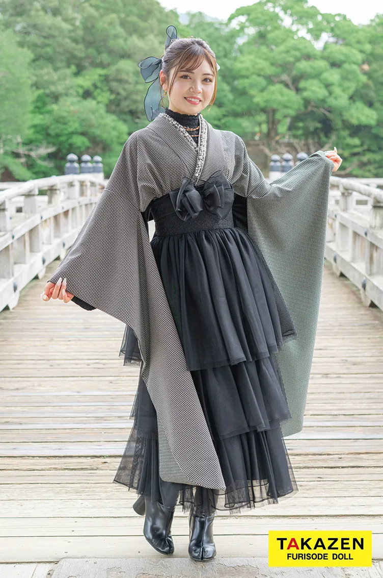 TAKAZENのレンタル袴 ヴィンテージスタイル　黒/ブラック　千鳥柄/チェック柄　ドレス袴　モダン　おしゃれ　ブーツコーデ　統一感のある着こなし【通販可】R26011