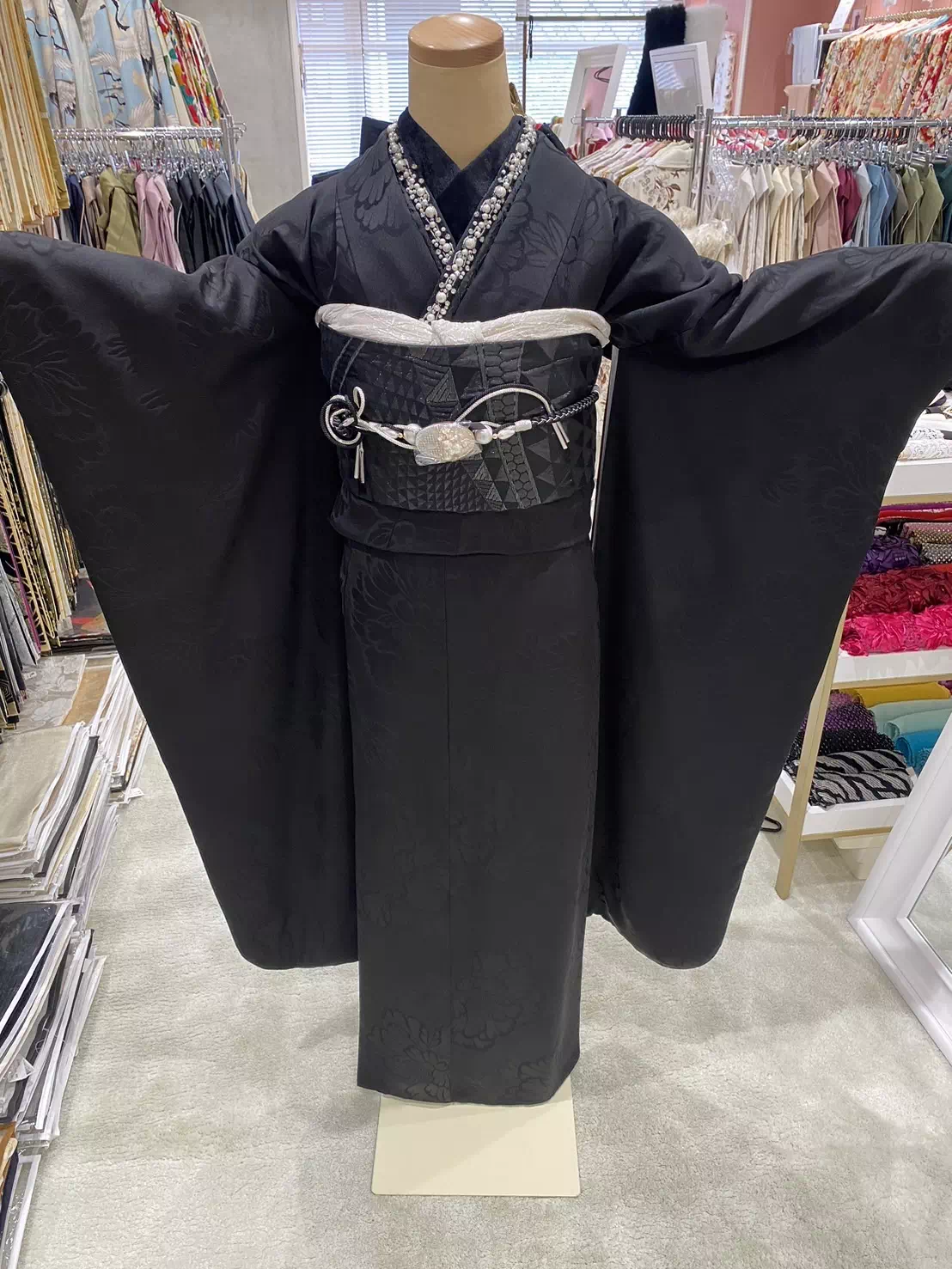 TAKAZEN姫路店　姫路市　成人式　卒業式　袴　振袖　イマドキ振袖　黒　無地　シンプル　間に合う　パール