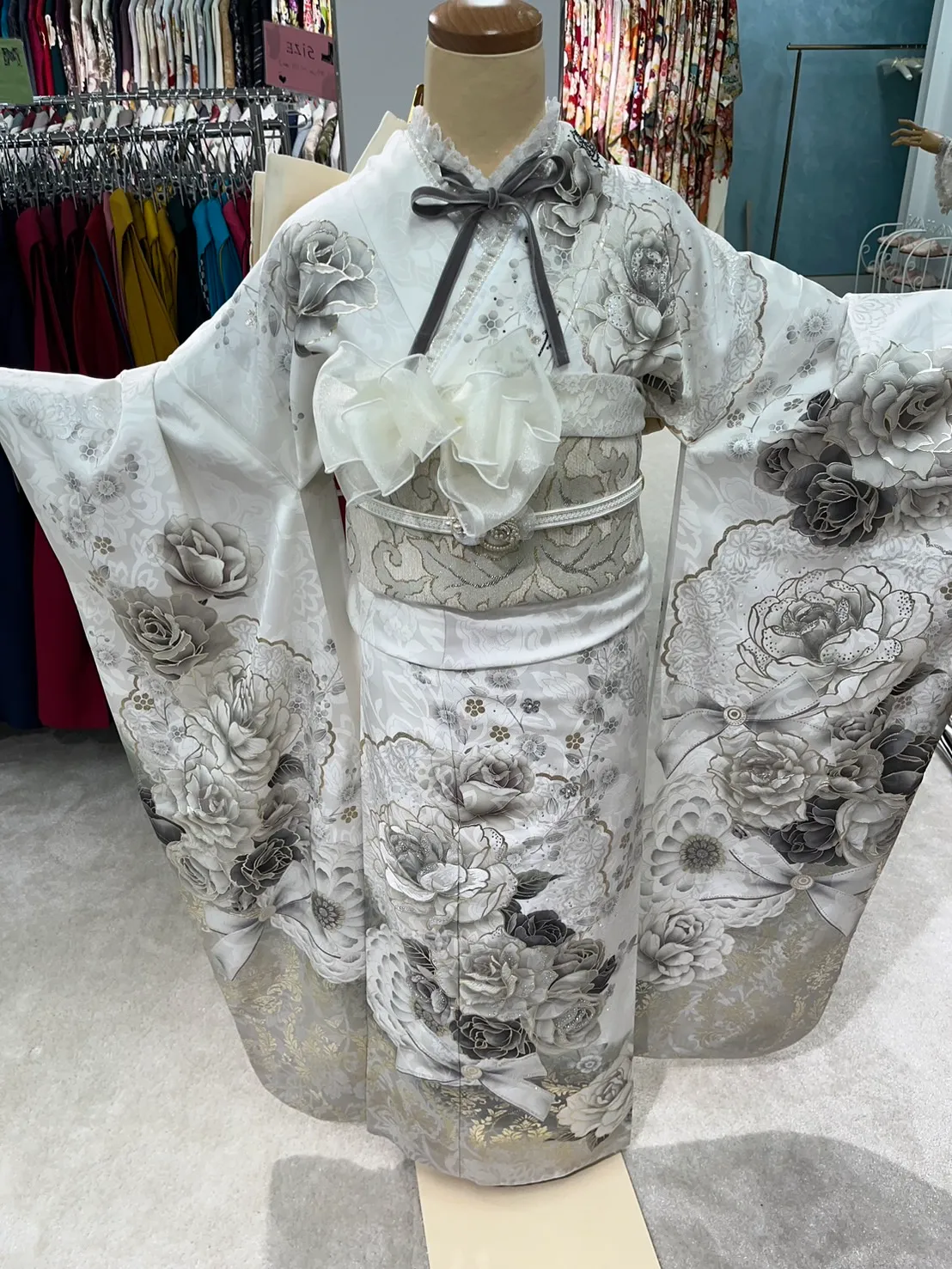 成人式　振袖　前撮り撮影会　コスメカラー　白黒　刺繍衿
