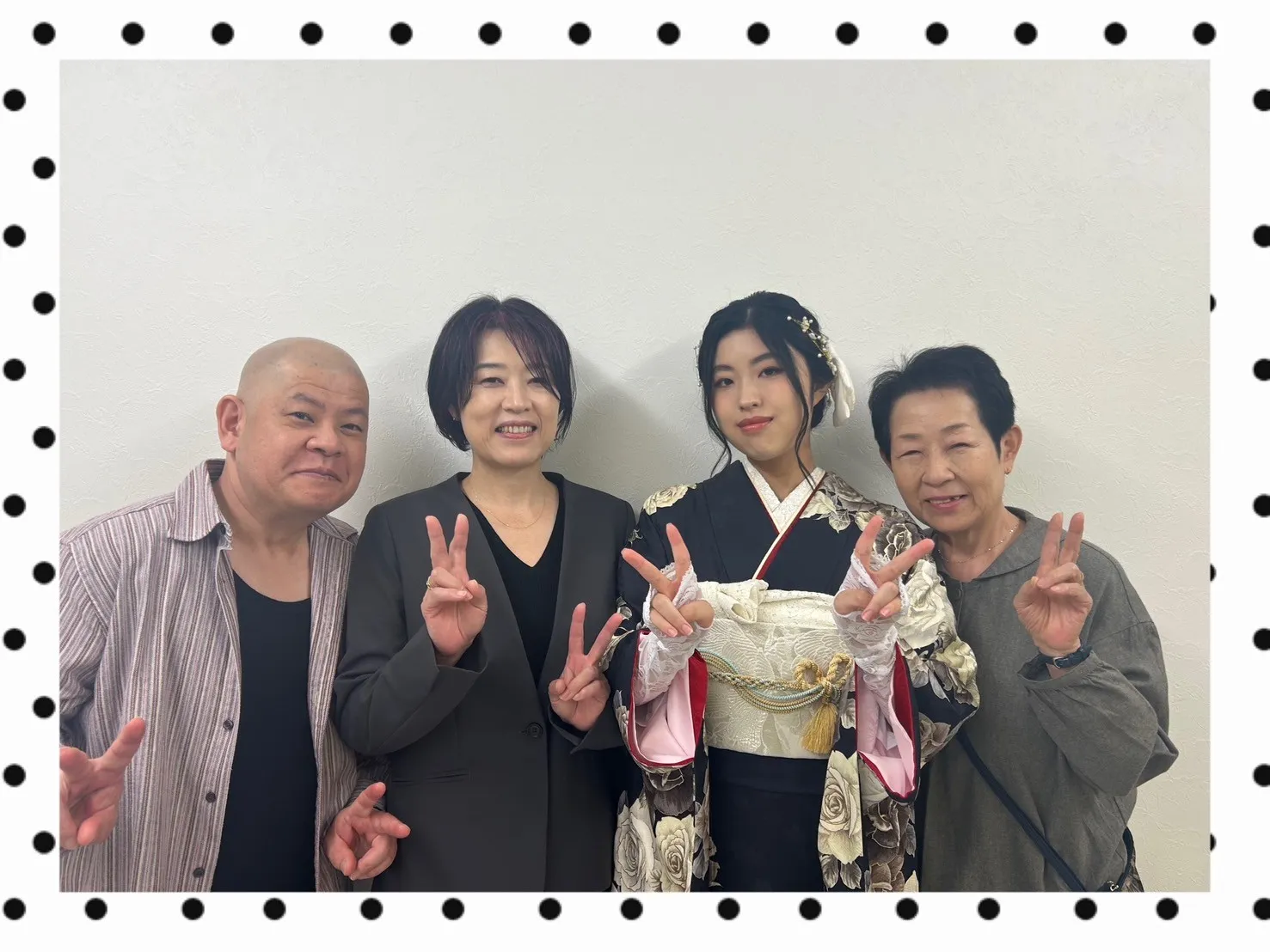 成人式　振袖　前撮り撮影会　奈良　くすみカラーガーリー　紺色/ネイビー/グレー　薔薇柄　おしゃれ　かわいい振袖　ハイネック/ブーツコーデ　香音ちゃん