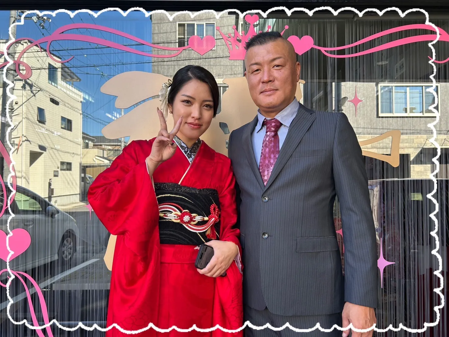 成人式　振袖　前撮り撮レトロ　赤無地　正絹　シンプル　目立つ　誰とも被らない振袖　個性派　派手リボンアレンジ