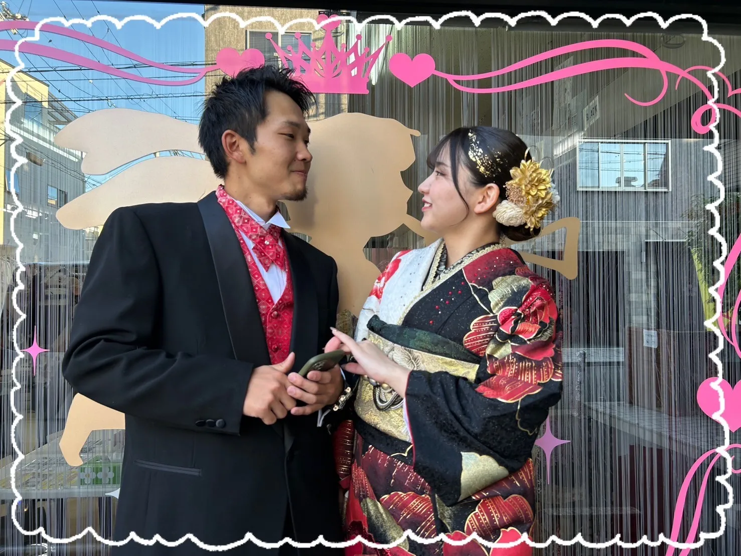 成人式　振袖　前撮り撮影会モード系グラマラス　赤/黒/金　バラ/大柄　派手かわいい　キラキラ　目立つ　ギャル振袖　グラマラス　スワロフスキー付き　夏音