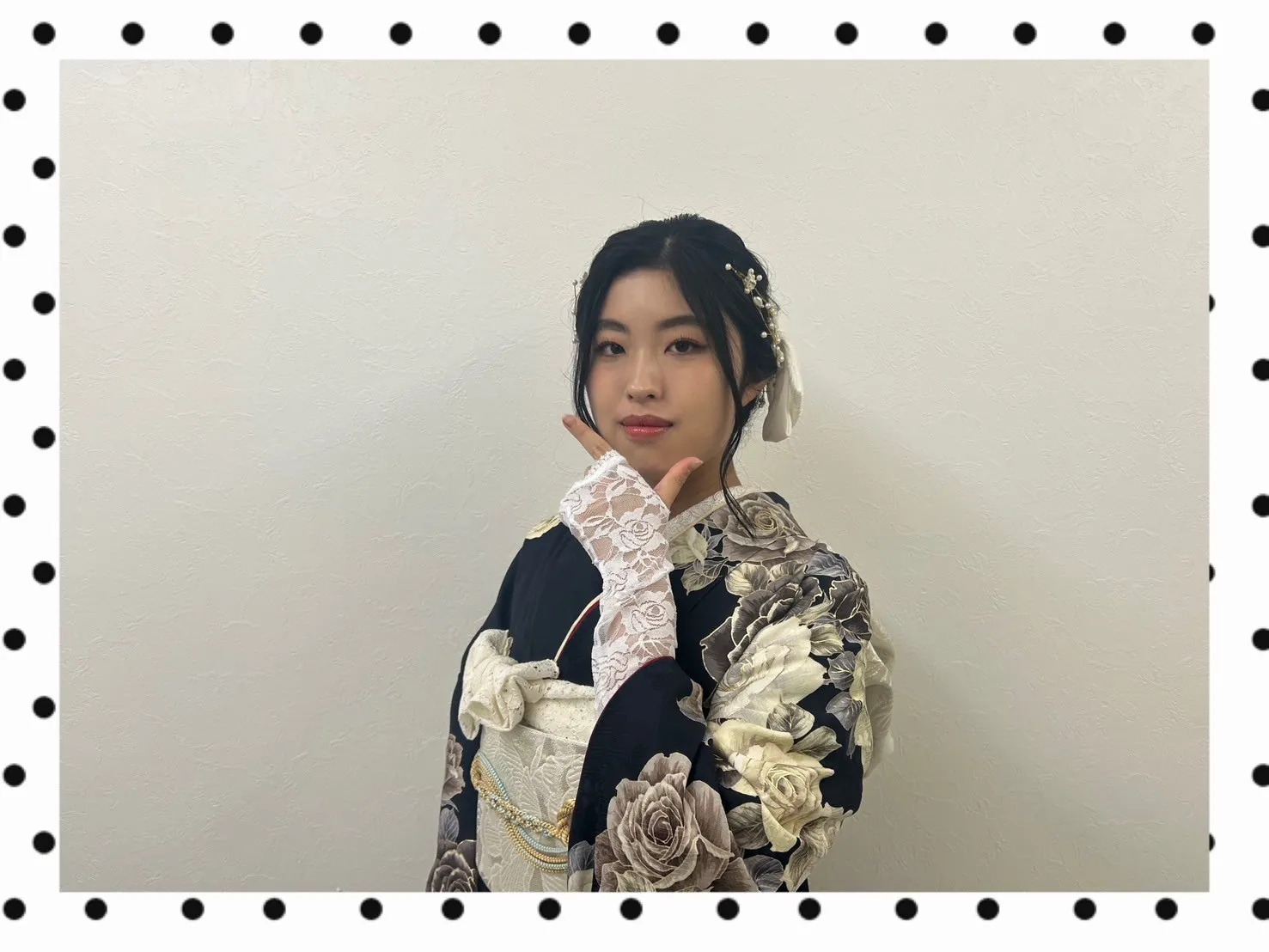 成人式　振袖　前撮り撮影会　奈良　くすみカラーガーリー　紺色/ネイビー/グレー　薔薇柄　おしゃれ　かわいい振袖　ハイネック/ブーツコーデ　香音ちゃん