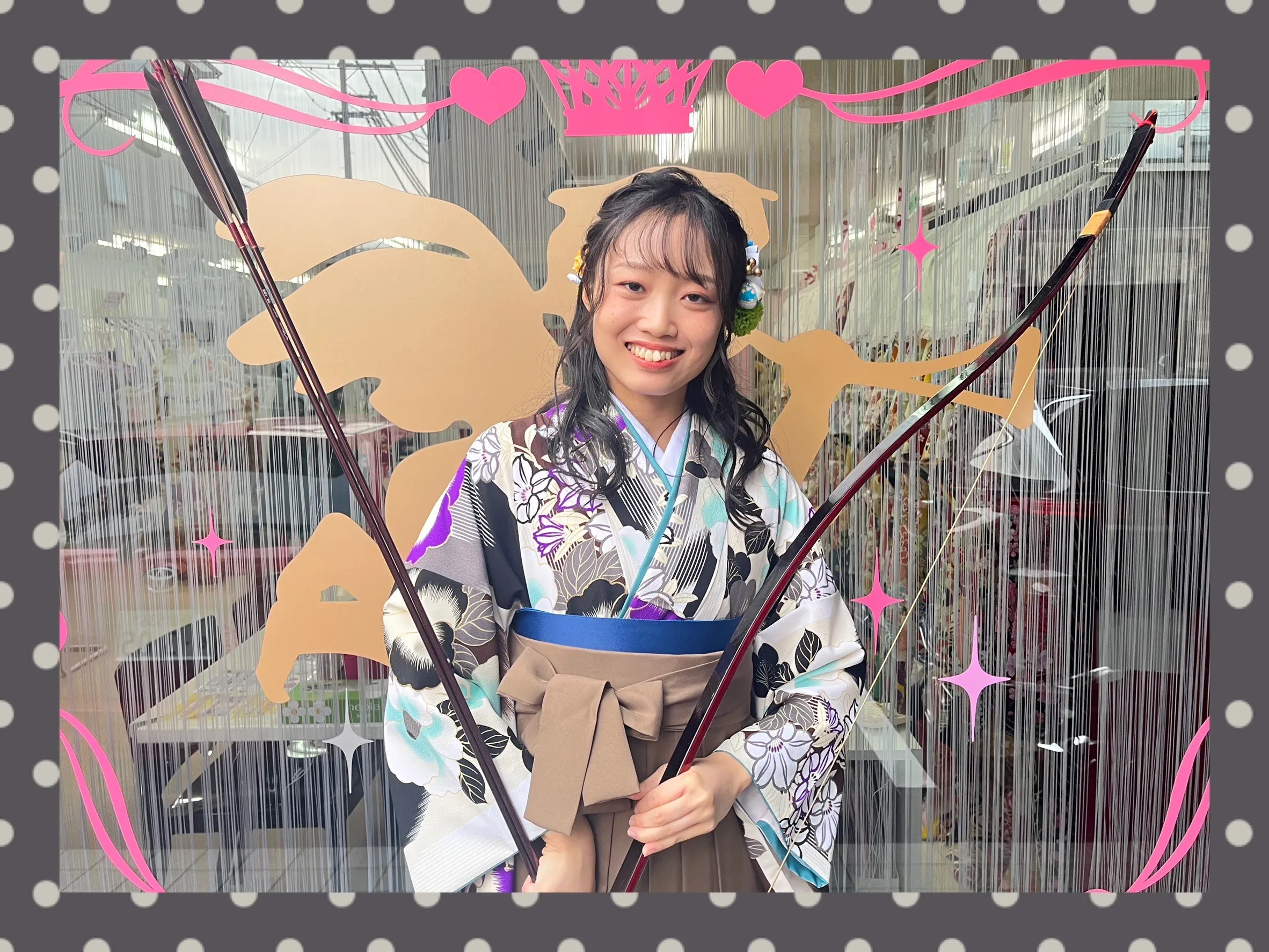 卒業式　袴　前撮り撮影会　奈良　玉城ティナ×紅一点ブランド袴　ブルー(水色)/白/黒　椿柄　個性的　可愛い