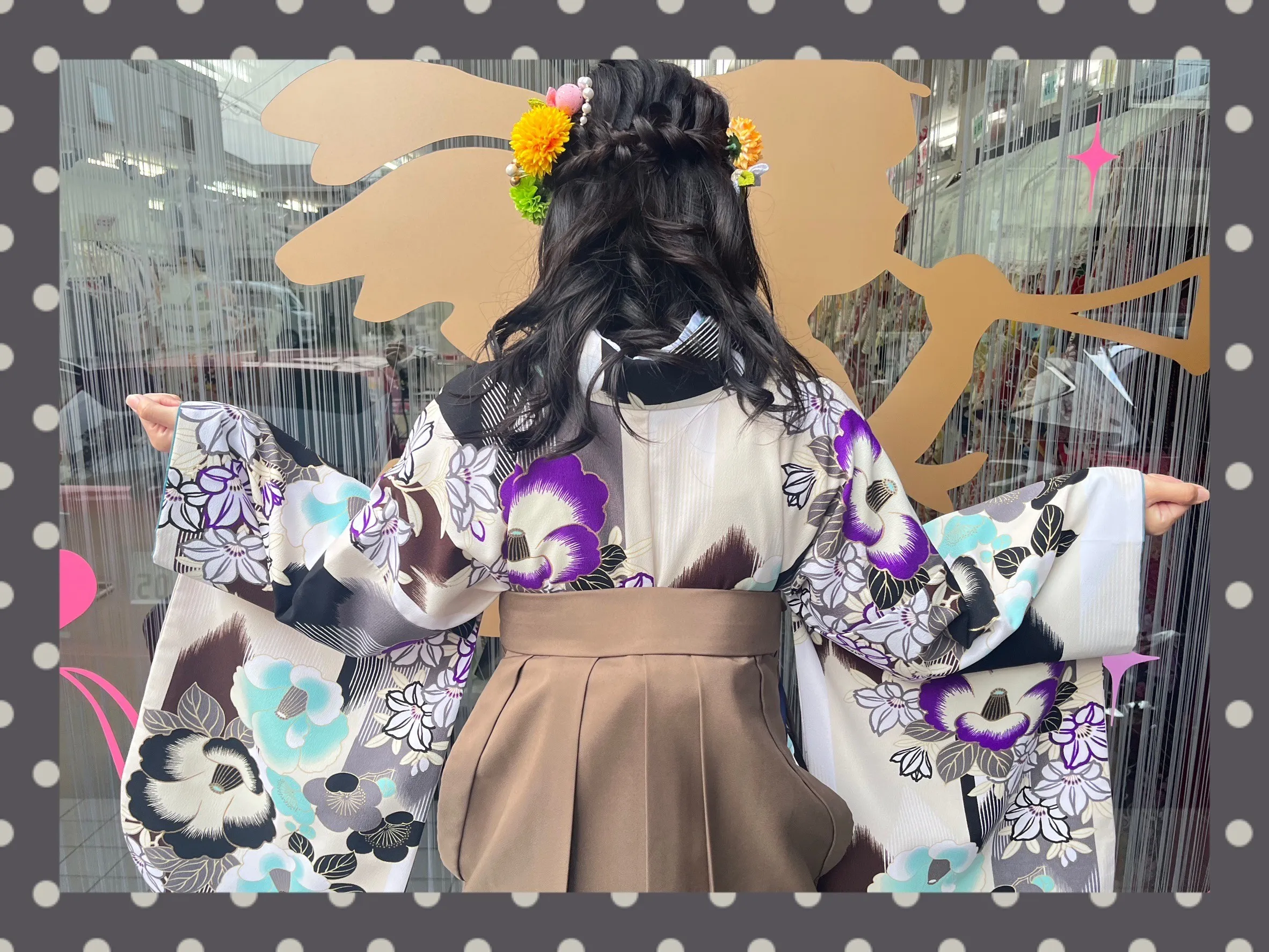 卒業式　袴　前撮り撮影会　奈良　玉城ティナ×紅一点ブランド袴　ブルー(水色)/白/黒　椿柄　個性的　可愛い