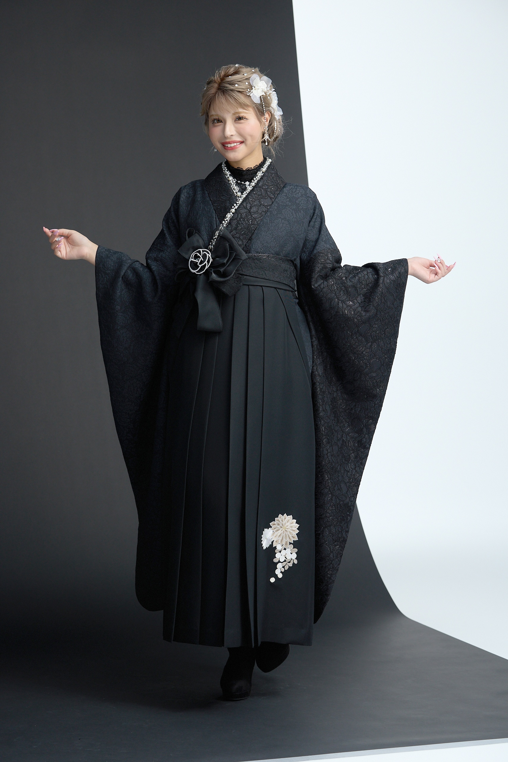 モード系　黒　オールブラックコーデ　レース/ジャガード生地　かっこいい　ギャル　レースインナーコーデ　今井アンジェリカ
