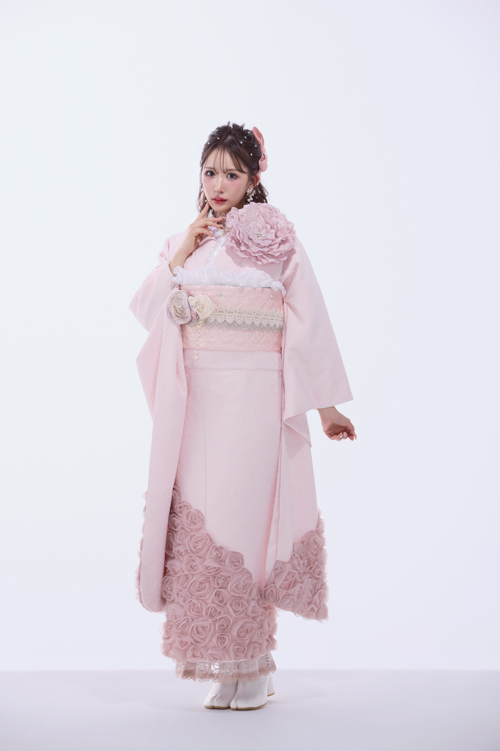 振袖　レンタル　奈良　振袖安い　最新作ヘップバーンローズ　ピンク　薔薇付き　立体花　かわいい　エレガント　人とかぶらない　ガーリー　レースインナー/ブーツスタイル　伊藤桃々