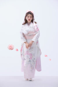 振袖　レンタル　奈良　振袖安い　最新作ヘップバーンローズ　白/ピンク　バラ柄/リボン柄　かわいい振袖　透明感　リボンアレンジ　キラキラスワロフスキー付き　南琴奈