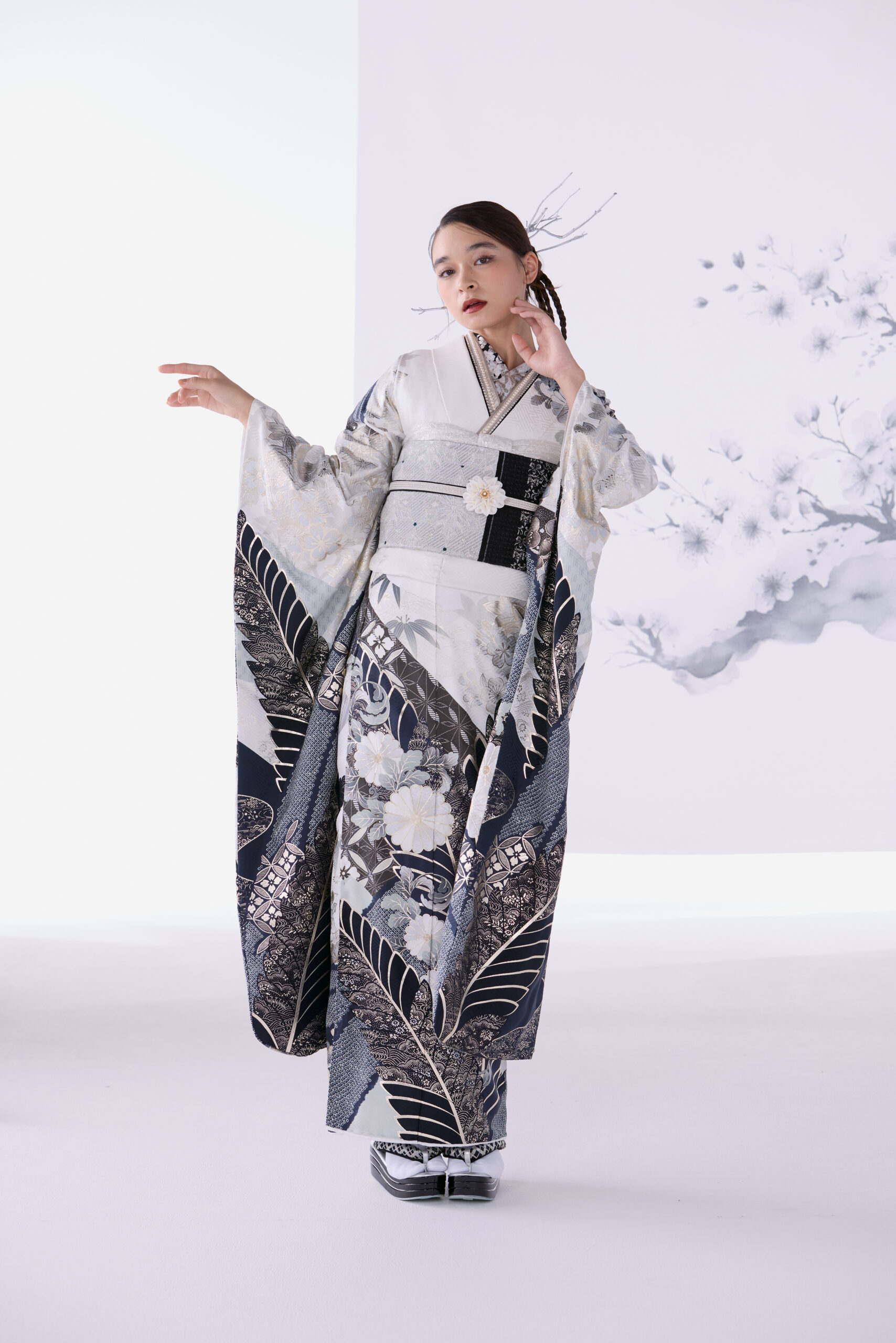 振袖　レンタル　奈良　振袖安い　最新作粋古典　白/グレー 　菊柄　スタイリッシュ　シック　かっこいい　大人っぽい　弓ライカ