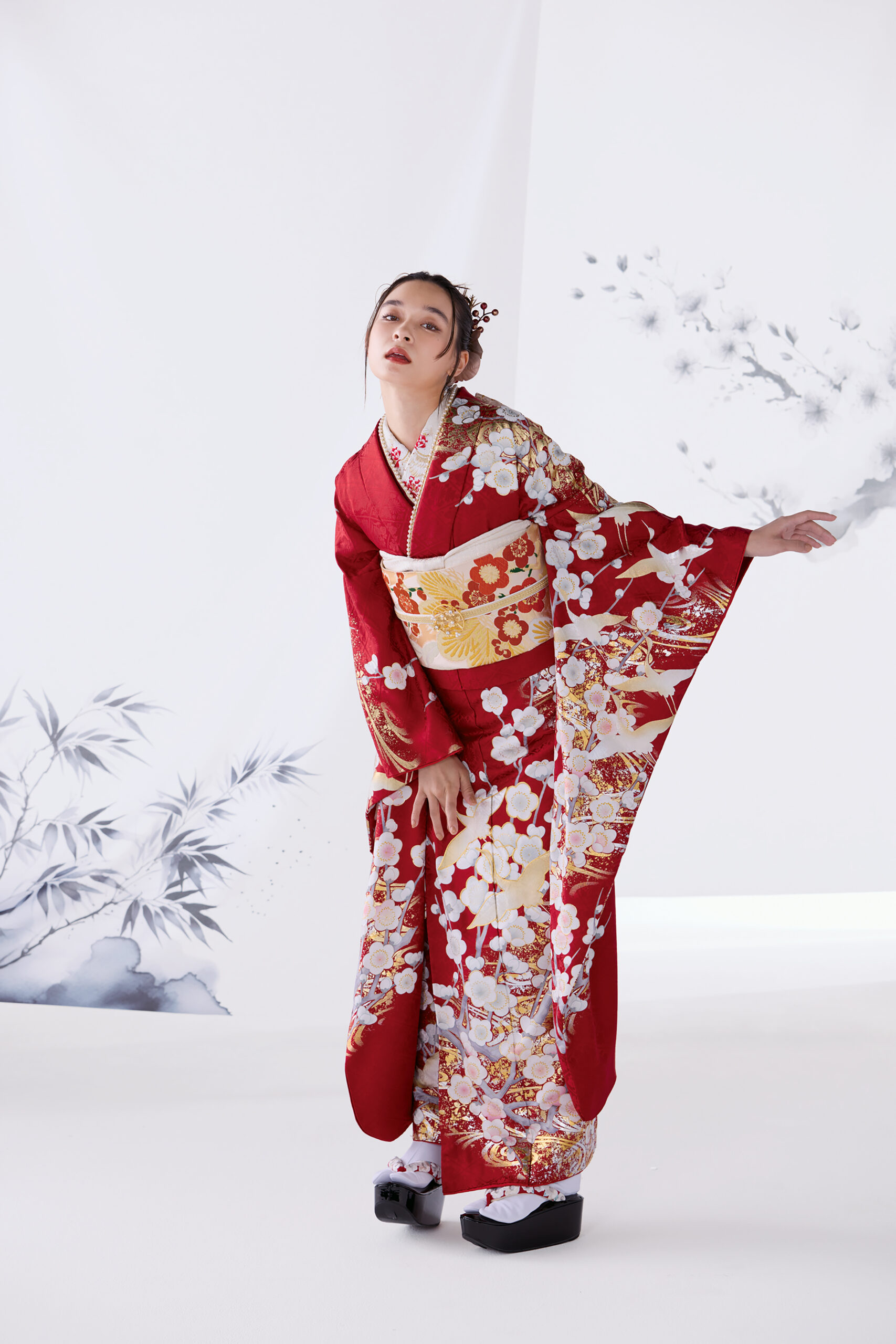 振袖　レンタル　奈良　振袖安い　最新作粋古典　赤/白　鶴柄/梅柄/流水模様　大人っぽい振袖　かっこいい　綺麗　はなやか　弓ライカ