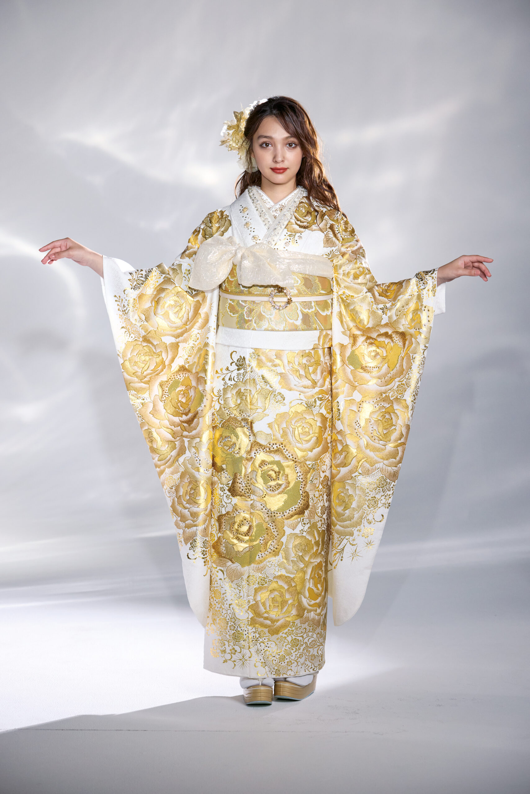 振袖　レンタル　奈良　帯　可愛い　アレンジ　華やか　綺麗 モード　最新作モード系　白金　バラ柄　ゴージャス　キラキラ振袖　スワロフスキー付き　派手　目立つ　セクシー　ラグジュアリー　香川るな【通販可】26074