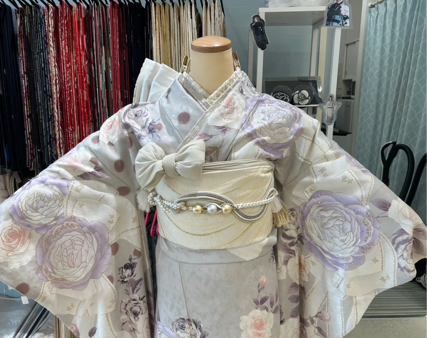 ヘップバーン　キラキラ　カワイイ　おしゃれ　イマドキ　目立ちたい　お人形　