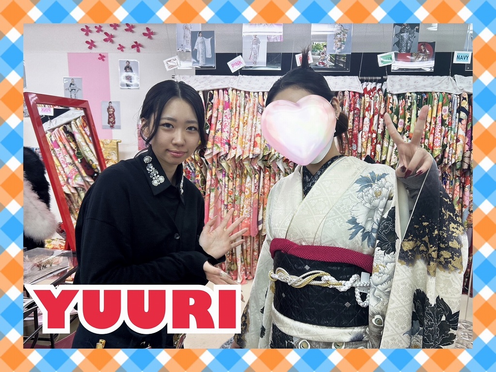 ヴィンテージスタイル　白/グレー　孔雀柄　シック　渋い　かっこいい振袖　粋　大人っぽい　新野尾七奈【通販可】32146　奈良　振袖レンタル奈良