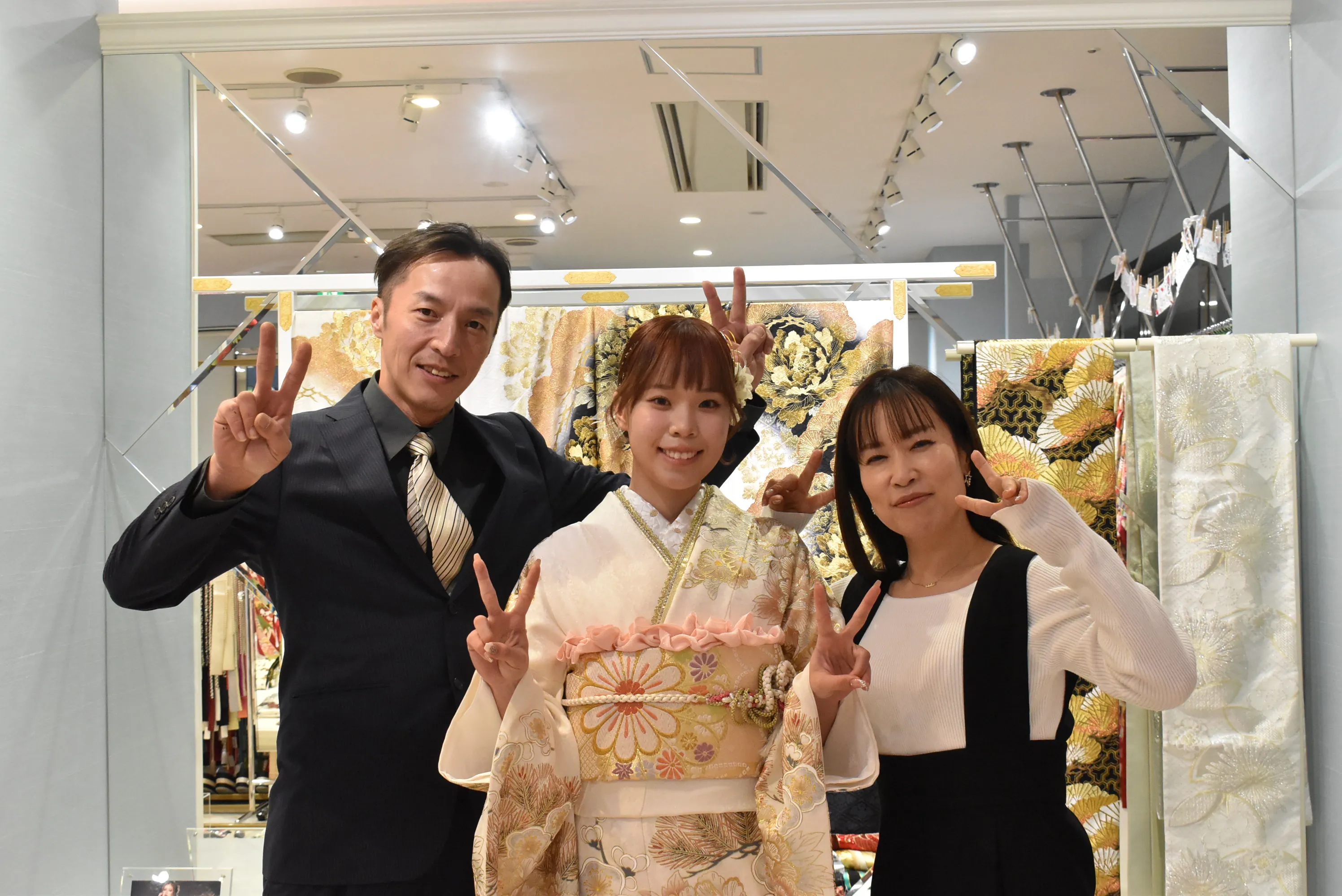 TAKAZEN　タカゼン　前撮り撮影会　古典柄　白振袖　かわいい　綺麗　華やか