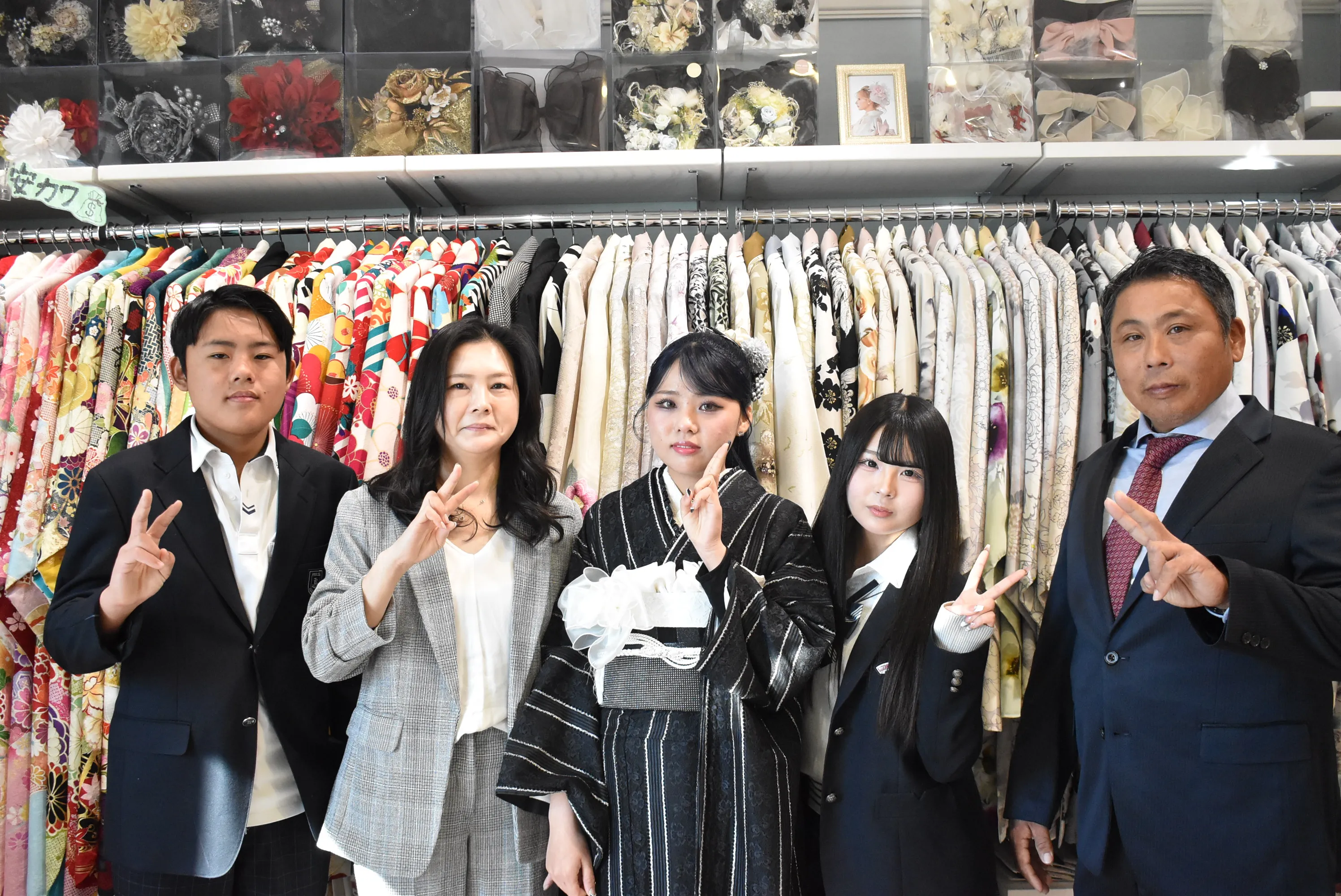 TAKAZEN堺店　タカゼン　ヴィンテージ　黒振袖　キラキラ　オシャレ　かわいい