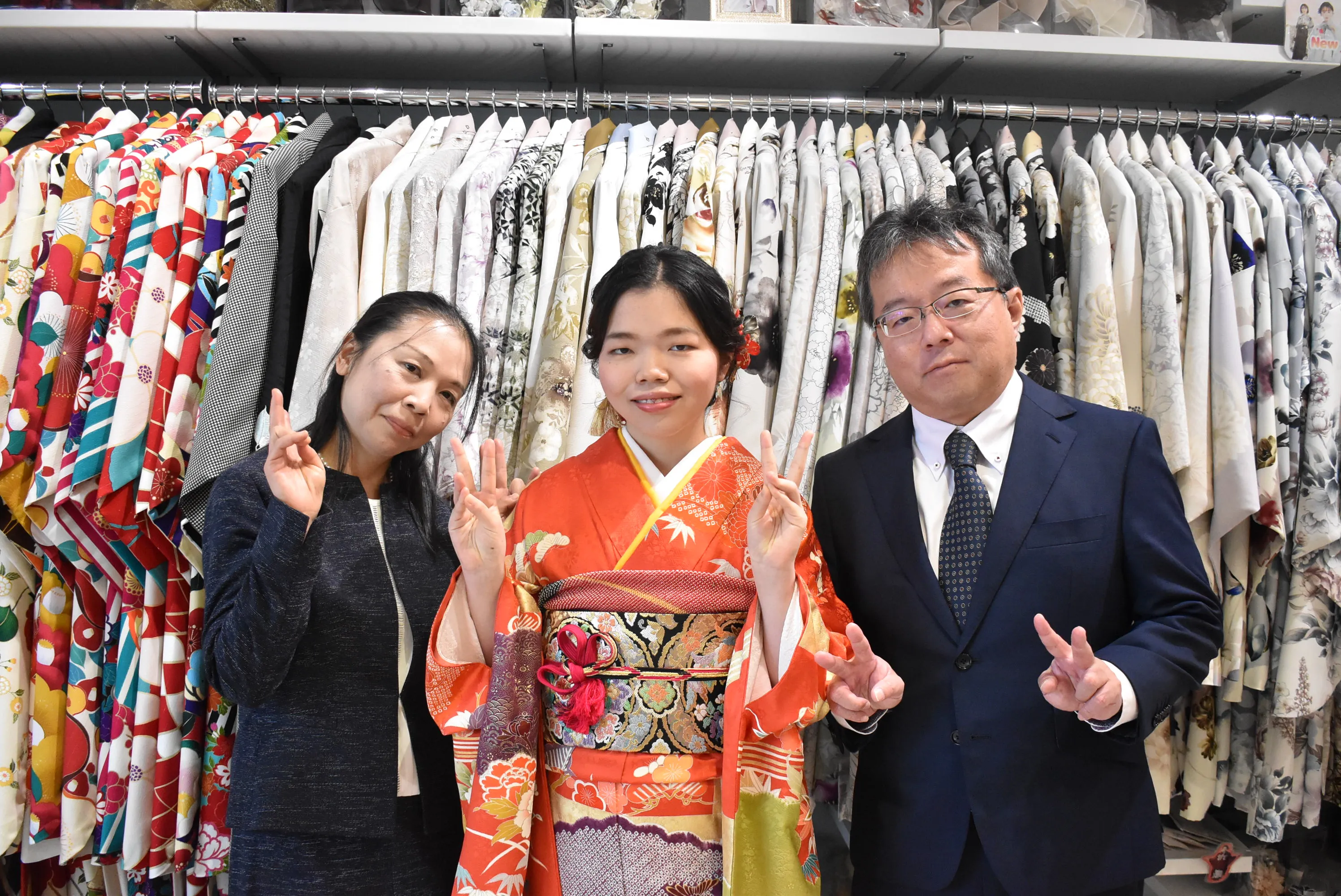 TAKAZEN堺店　タカゼン　前撮り撮影会　持ち込み振袖　ママ振　朱色　古典柄　華やか