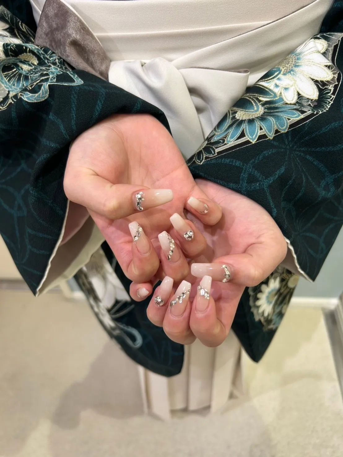 ネイル　成人式　シンプル　綺麗め　キラキラ