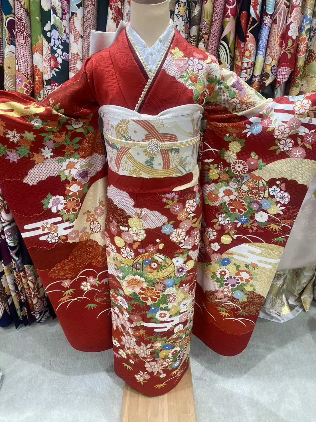 TAKAZEN姫路店　姫路市　成人式　卒業式　袴　振袖　イマドキ振袖　吉澤織物　手描友禅　金彩　プレミアム　赤　古典