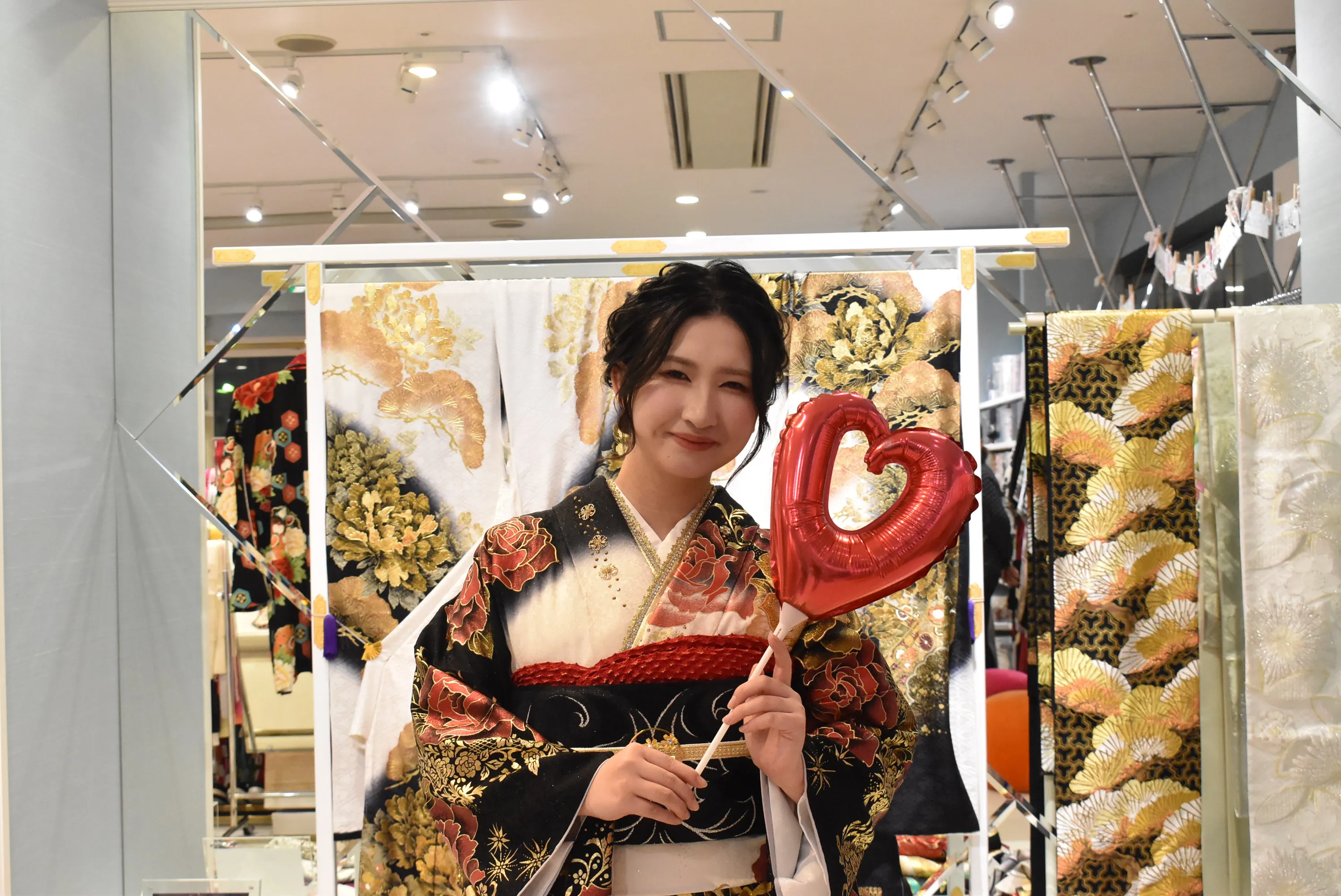 TAKAZEN　タカゼン　キラキラ　モード　バラ柄　かわいい　豪華