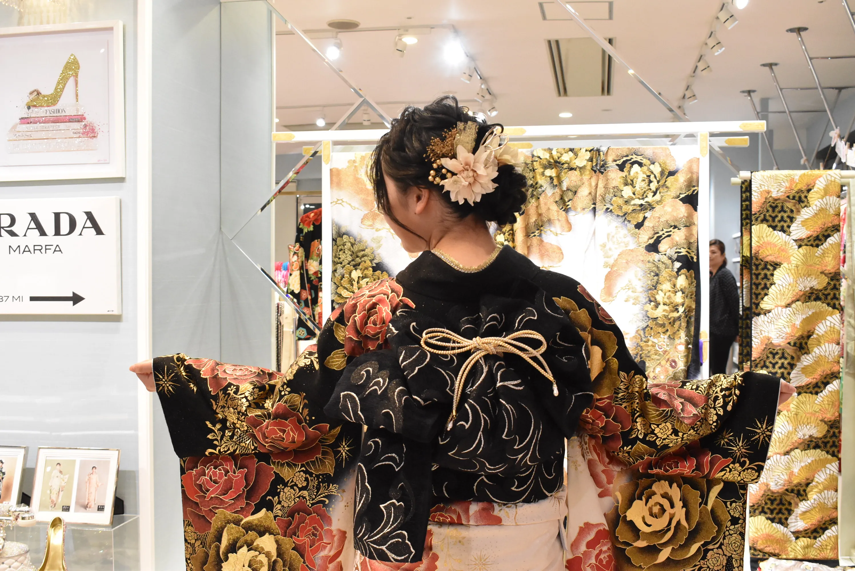 TAKAZEN　タカゼン　キラキラ　モード　バラ柄　かわいい　豪華