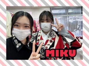 袴　レンタル　奈良　モード　カッコいい　かわいい　黒　赤　白　バラ
