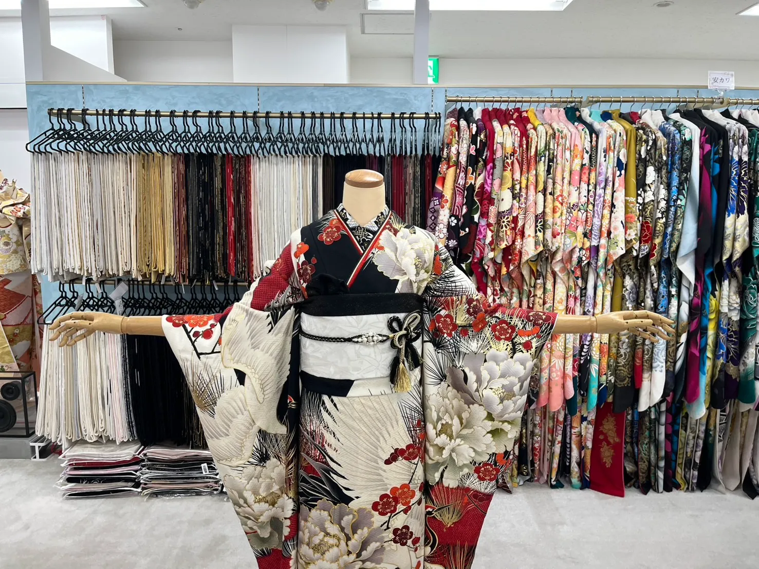 振袖レンタル　成人式　なんば　心斎橋古典柄のお振袖鶴柄