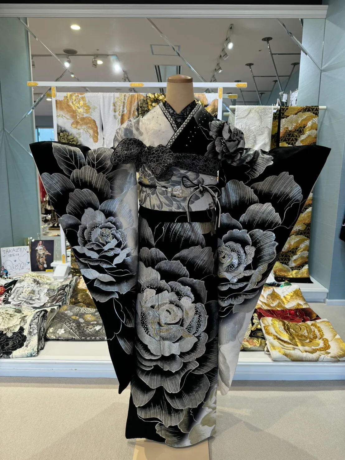 TAKAZEN　タカゼン　takazen堺店　成人式振袖レンタル　キラキラ　モード　黒シルバー　大柄　バラ　ギャル