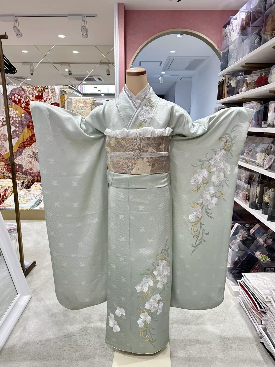 【TAKAZEＮ姫路店】♡18日　ブルベ夏さんに似合うミントグリーンのビジュー付きお上品お振袖♡