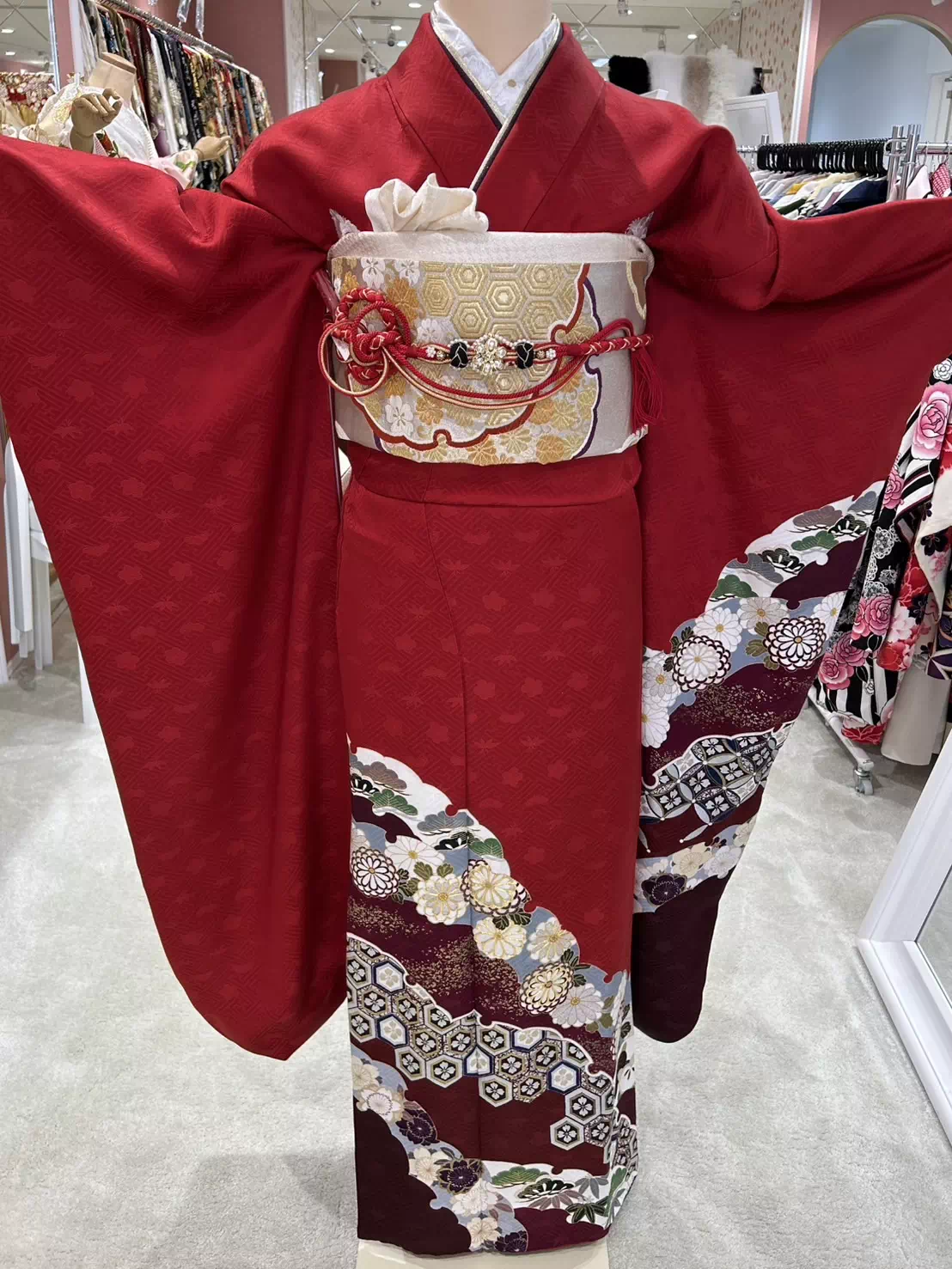 TAKAZEN姫路店　加古川市　高砂市　人気振袖　振袖レンタル　姫路市　成人式　卒業式　　振袖　イマドキ振袖　香音　赤振袖　シンプル