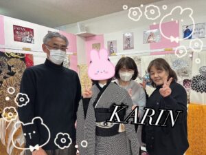 振袖　レンタル　奈良　アンティーク調レトロ　グレー/モノトーン　チェック柄/千鳥柄　お洒落　プリーツスカート　人と被らない　ブーツスタイル