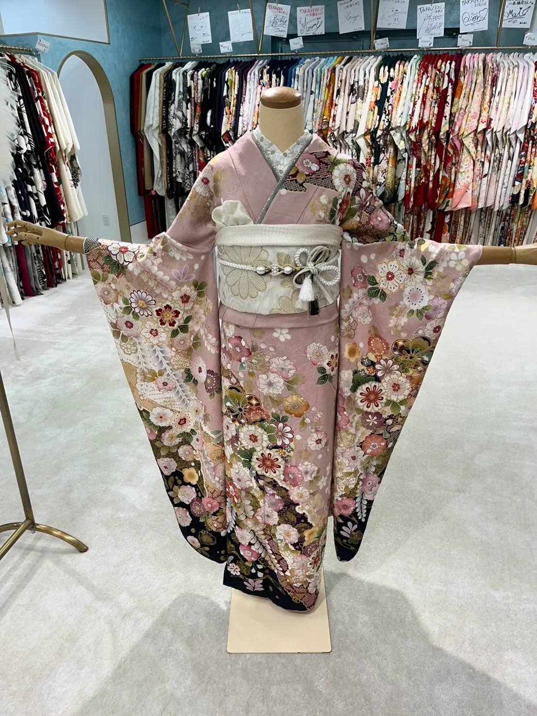 振袖レンタル　成人式　なんば　心斎橋古典柄くすみカラー