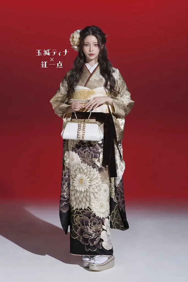 TAKAZENのレンタル振袖 玉城ティナ×紅一点ブランド振袖 ベージュ/ダスティーカラー 大柄/乱菊 大人っぽい 古典柄 おしゃれ【通販可】K1182