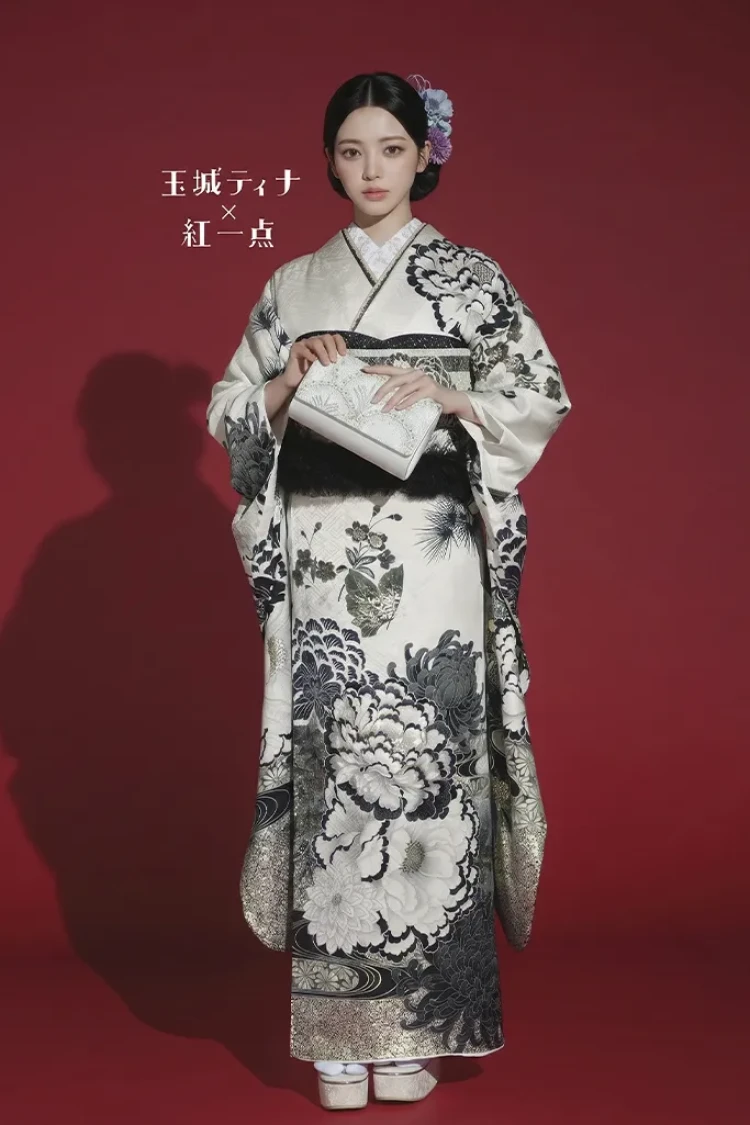TAKAZENのレンタル振袖 玉城ティナ×紅一点ブランド振袖 白/黒 牡丹柄/流水模様 大人っぽい かっこいい 粋古典柄 ノスタルジック【通販可】K1183