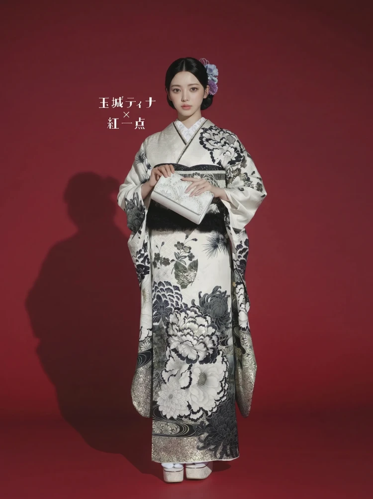 玉城ティナ×紅一点ブランド振袖 白/黒 牡丹柄/流水模様 大人っぽい