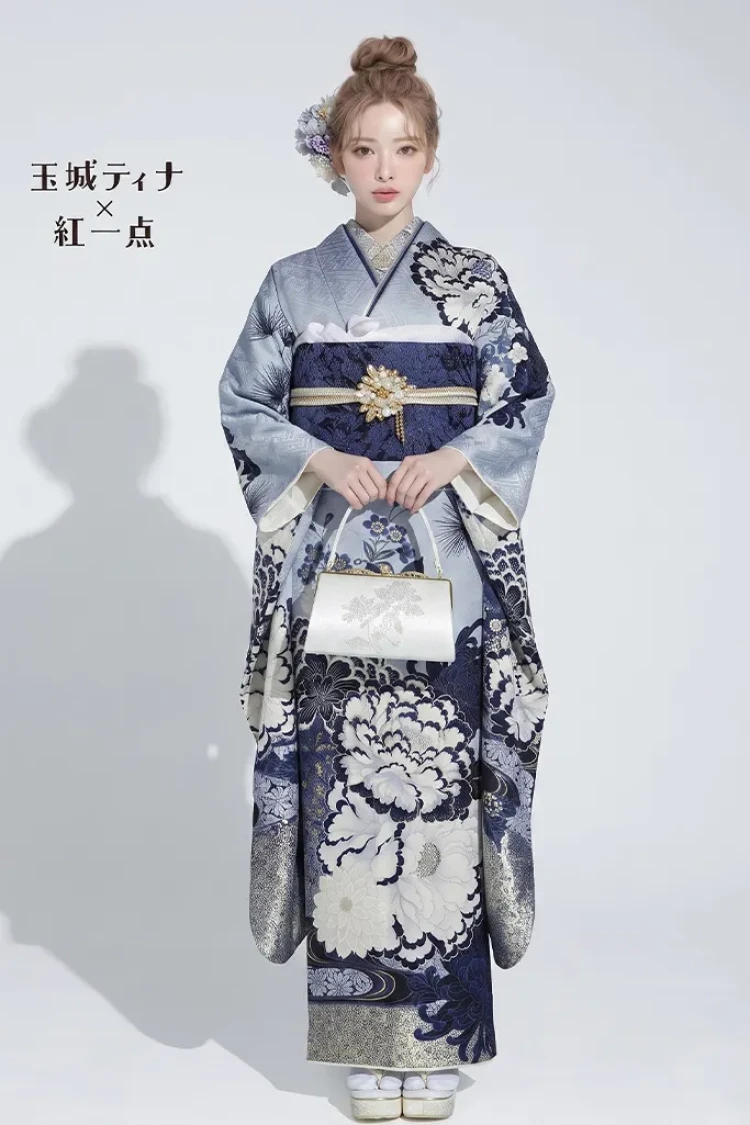 TAKAZENのレンタル振袖 玉城ティナ×紅一点ブランド振袖　くすみブルー/水色　牡丹柄/流水模様　上品　儚げ　清楚　大人っぽい【通販可】K1184