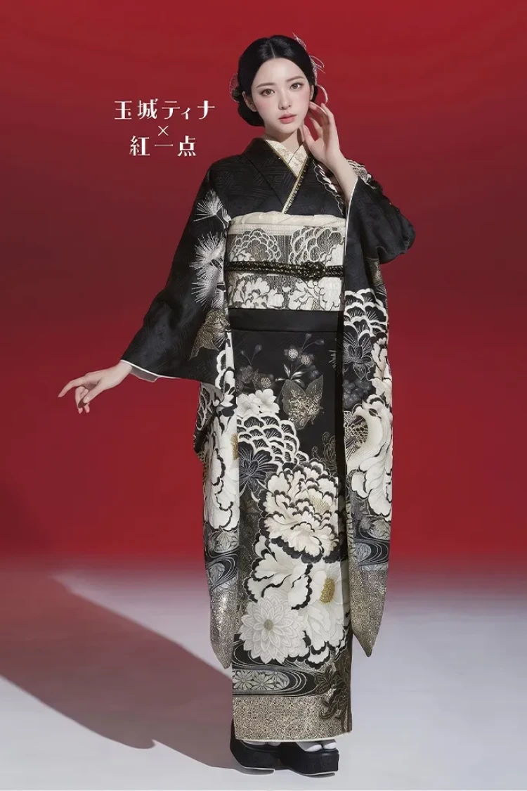 TAKAZENのレンタル振袖 玉城ティナ×紅一点ブランド振袖　黒　牡丹柄/流水模様　大人っぽい　シック　かっこいい　辛口コーデ【通販可】K1185