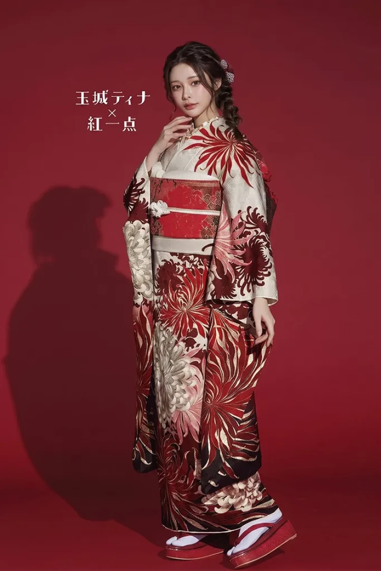 TAKAZENのレンタル振袖 玉城ティナ×紅一点ブランド振袖　ベージュ/赤　乱菊/大柄　かっこいい　人とかぶらない　目立つ　個性的【通販可】K1186