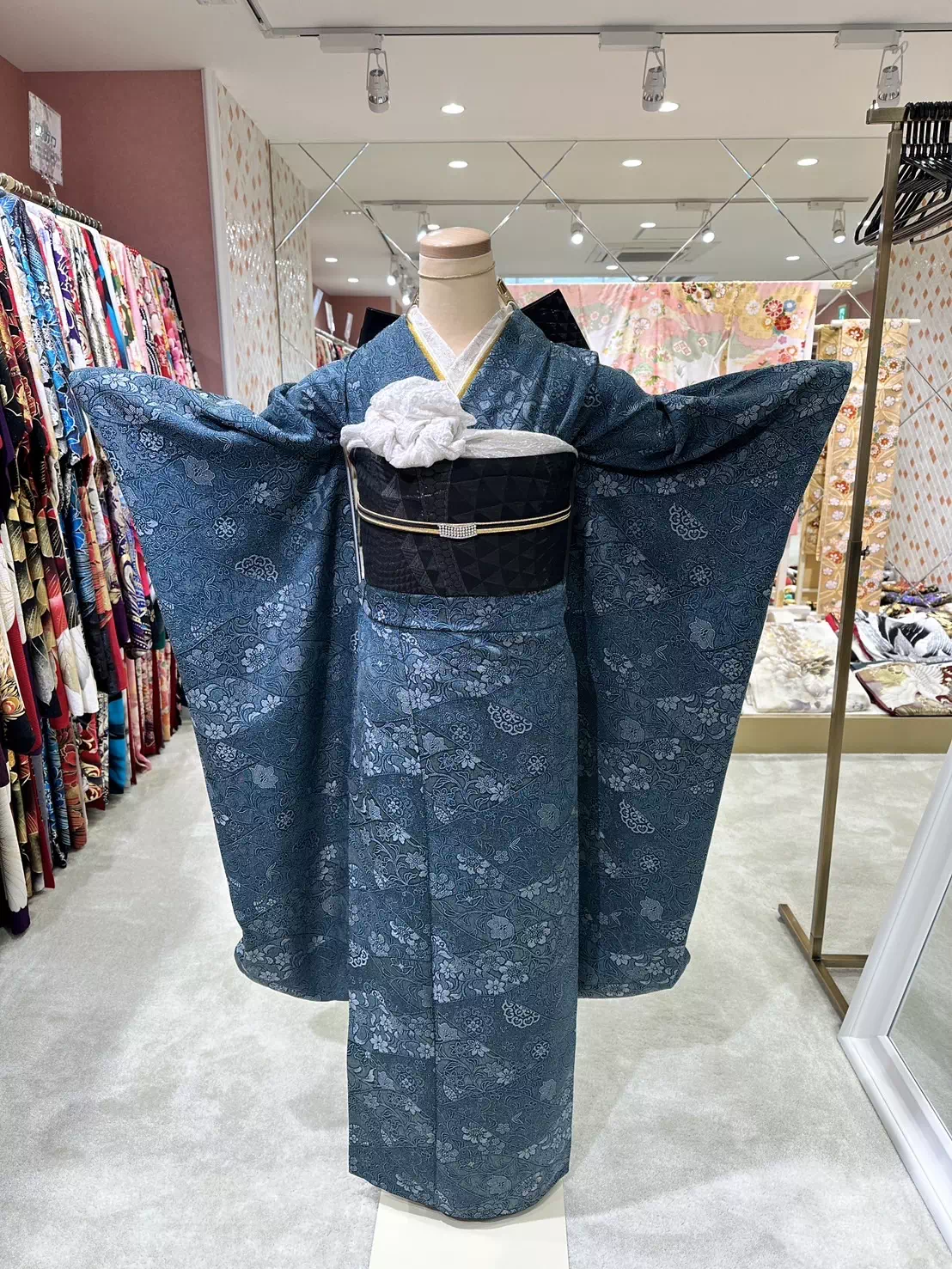 TAKAZEN姫路店　加古川市　高砂市　人気振袖　振袖レンタル　姫路市　成人式　卒業式　袴　振袖　イマドキ振袖　香音　